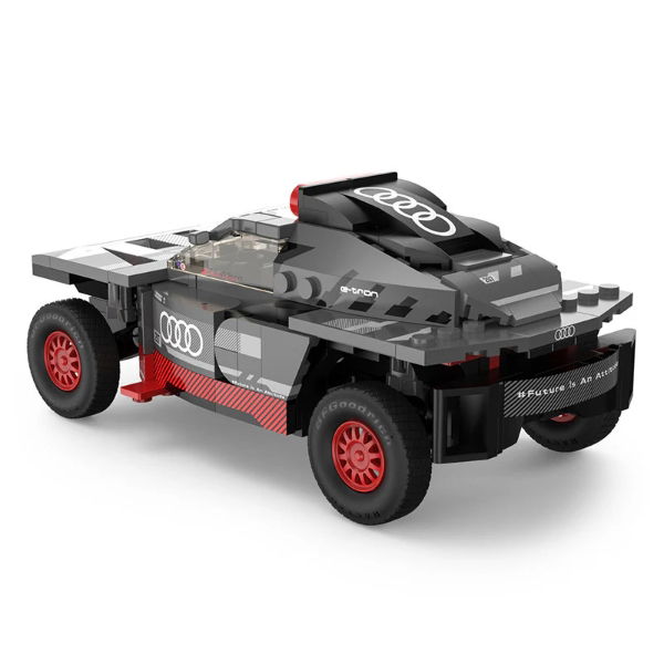1:30 Audi RS Q e-tron Bricks